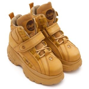 ✨ Buffalo London Tan Caramel High Top Platform ✨